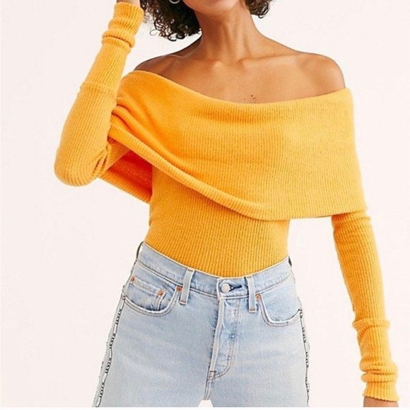 ✨Free People✨ NWT We the Free Snowbunny Off Shoulder Sweatshirt Size Small - Picture 1 of 10